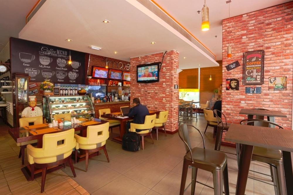 Mena Aparthotel Albarsha At The Mall Dubaï Extérieur photo